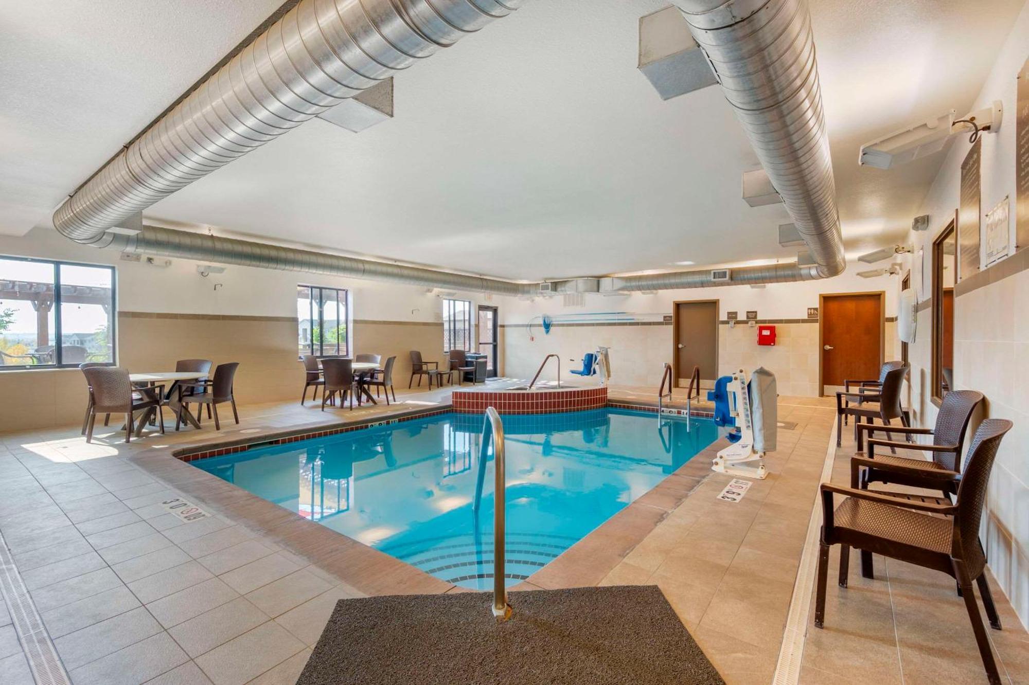 Comfort Inn & Suites Cheyenne Bagian luar foto