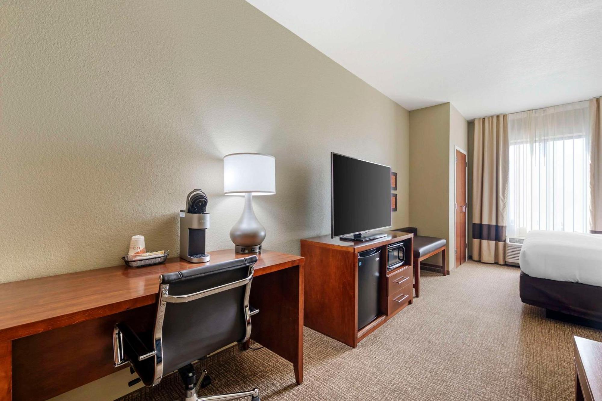 Comfort Inn & Suites Cheyenne Bagian luar foto