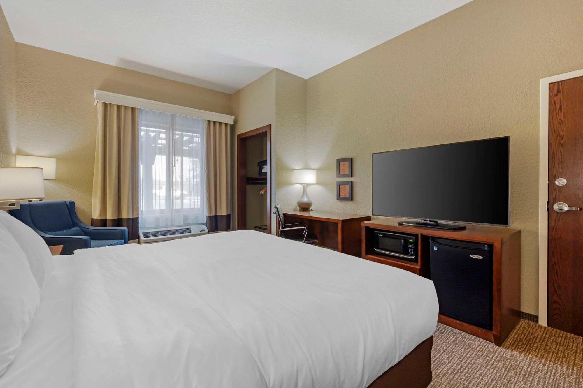 Comfort Inn & Suites Cheyenne Bagian luar foto